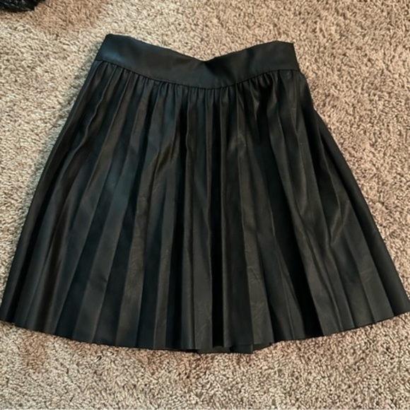 BOOHOO FAUX LEATHER PU PLEATED TENNIS MINI SKIRT SIZE 8UK 4US - Picture 4 of 10
